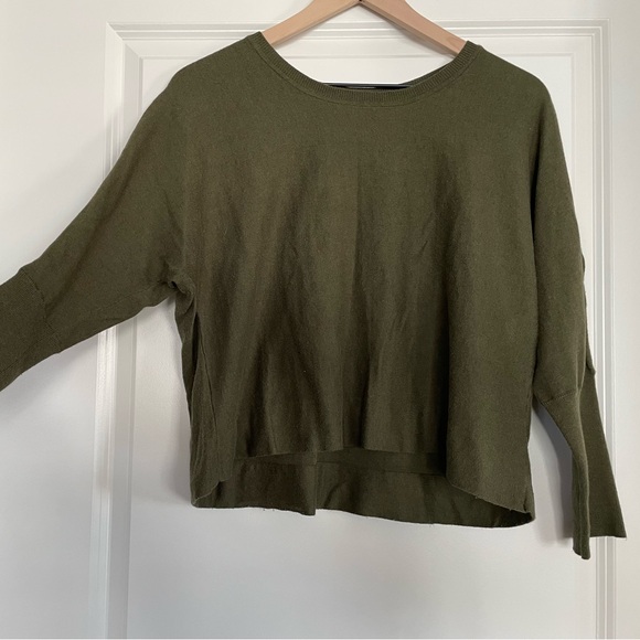 Olive Green Women's Sweater size large - Picture 4 of 5